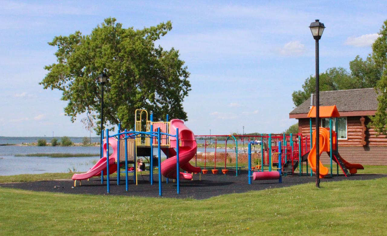 Alberta Beach Inn And Suites Εξωτερικό φωτογραφία