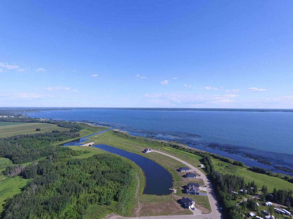 Alberta Beach Inn And Suites Εξωτερικό φωτογραφία