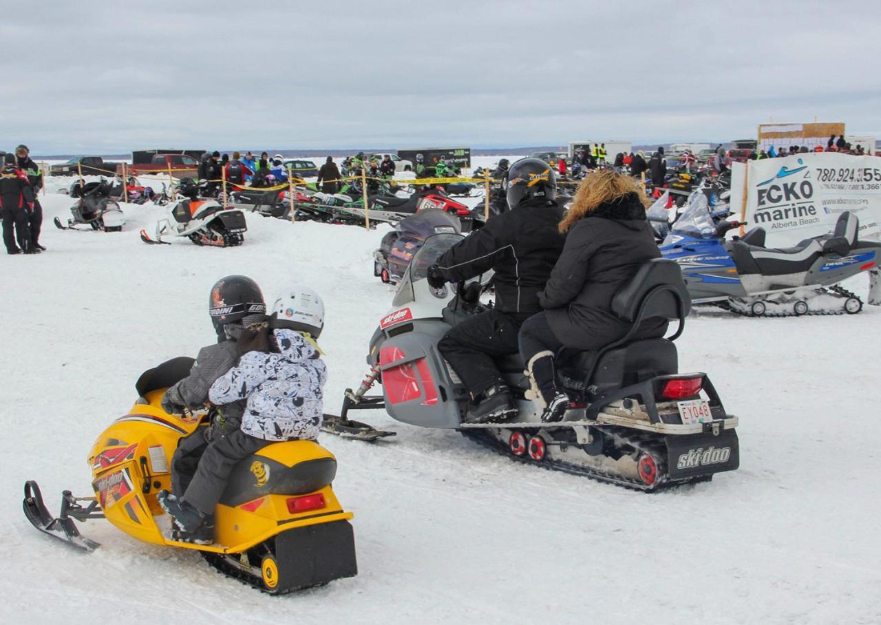 Alberta Beach Inn And Suites Εξωτερικό φωτογραφία